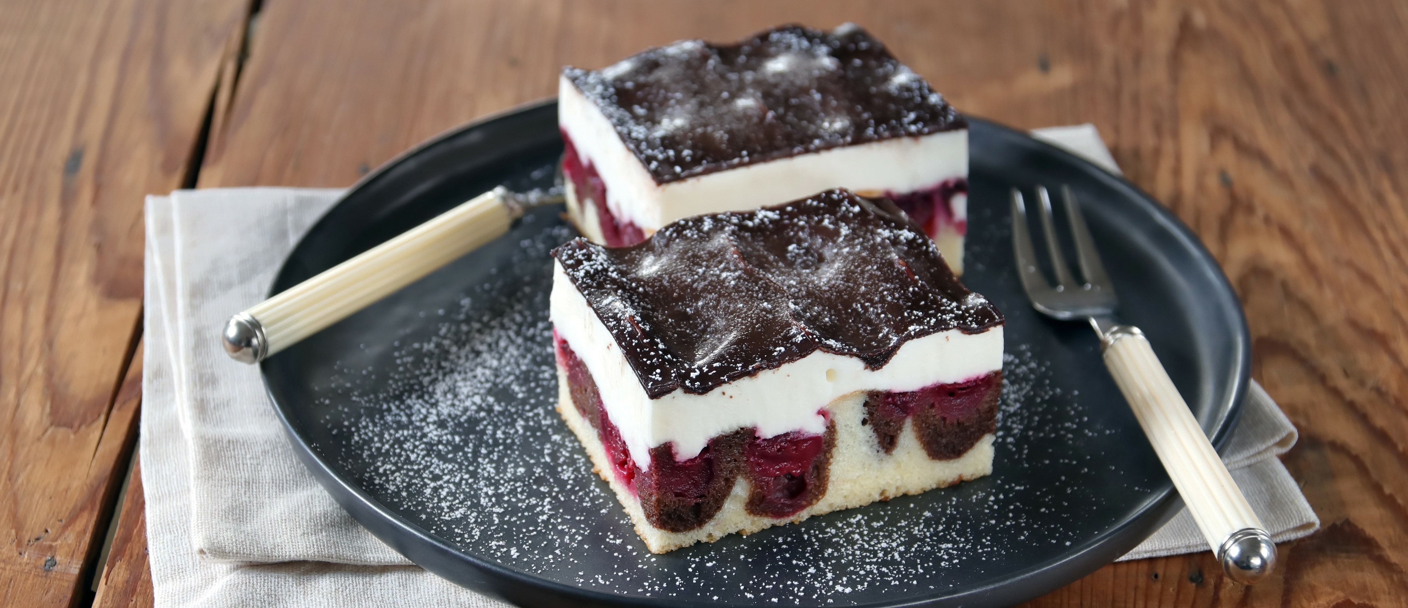 Cremig, frisch und herrlich leicht: Joghurt-Donauwelle
