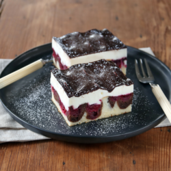 Cremig, frisch und herrlich leicht: Joghurt-Donauwelle
